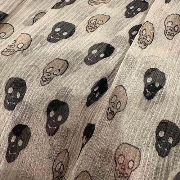 Zara Basic Skull Print Off-The-Shoulder Smocked Blouse - Picture 9 of 10